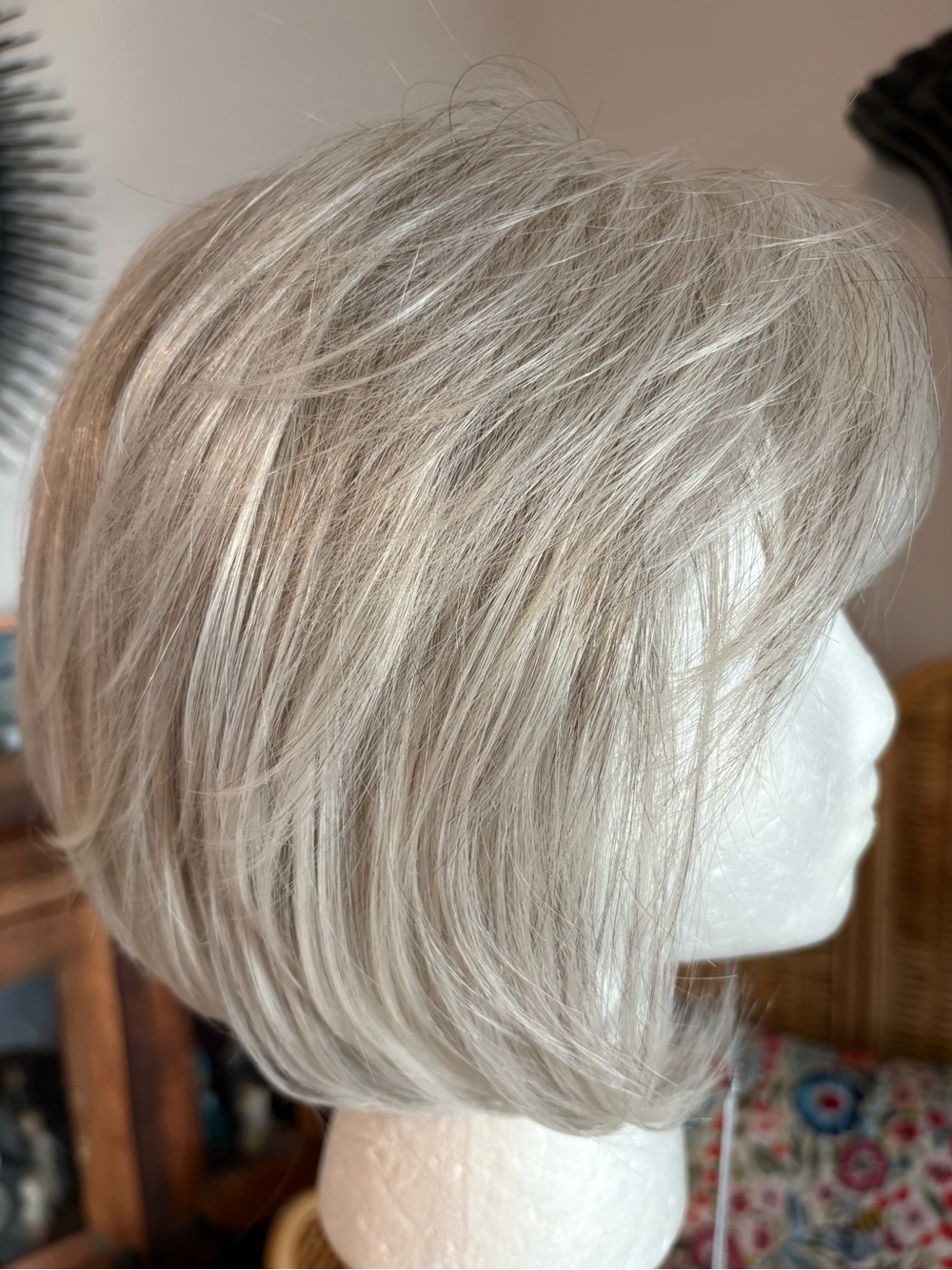 HAIRDO Light Silver Gray GRACEFUL BOB Heat Friendly NEW Wig! Basic Cap! New Tags